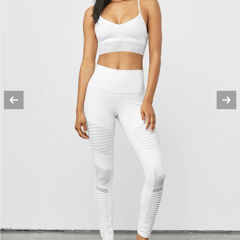 White XS Alo Moto Leggings in *Excellent* Condition